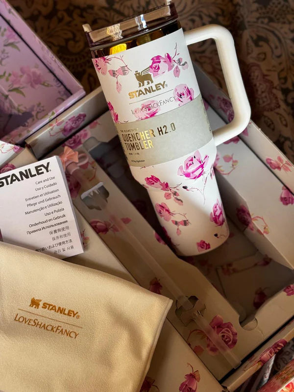 Stanley x LoveShackFancy Quencher 40oz - Ribbon Rosa (Gift Box)